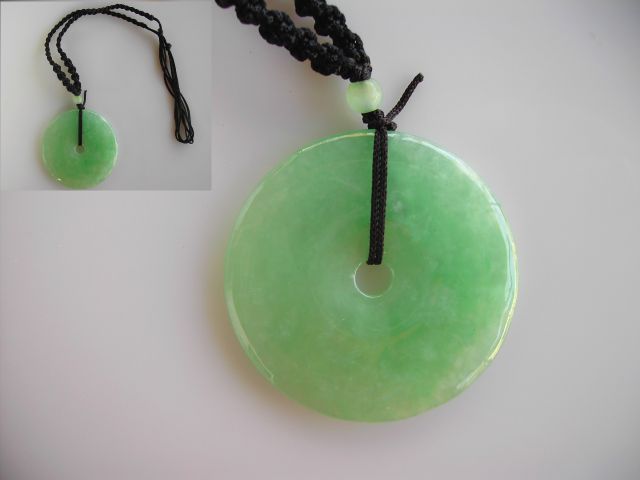 Pendentif rond en jade (grand modle)